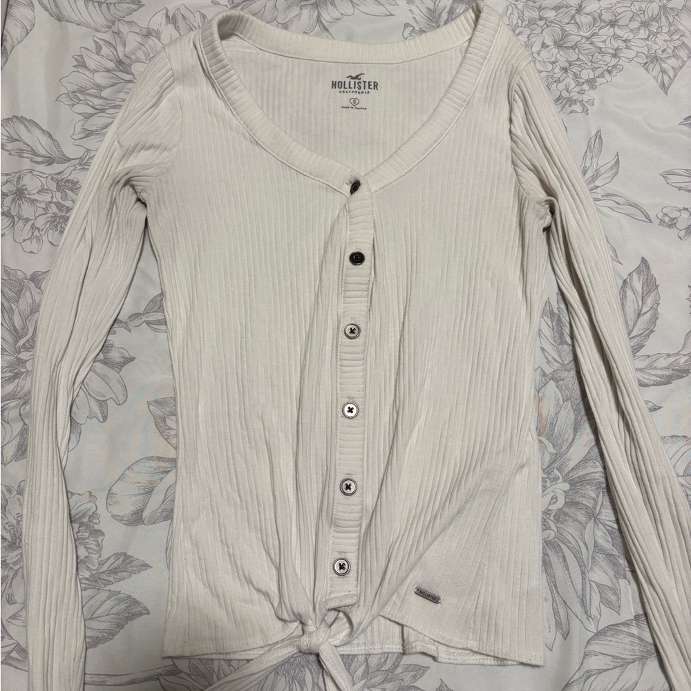 Hollister Women's Off-White Ribbed Button-Down Shirt